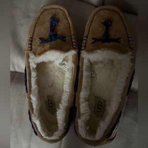 UGG  chestnut Moccasin Slippers